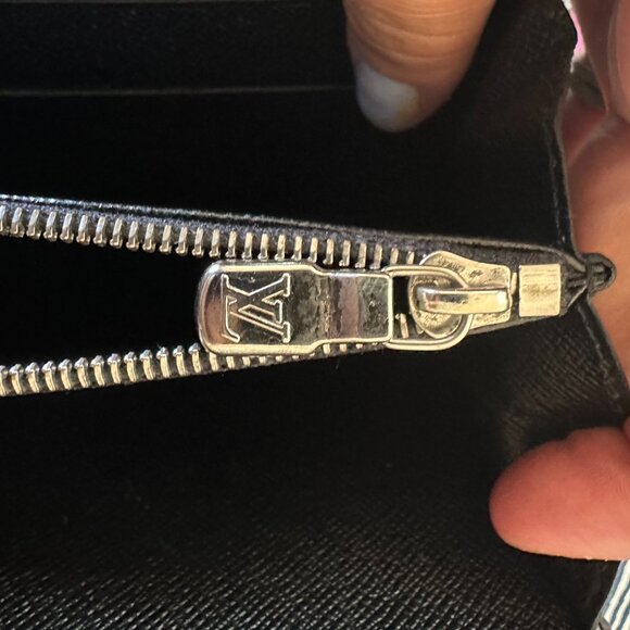 Louis Vuitton Black Epi Leather Sarah Long Wallet - Picture 11 of 15